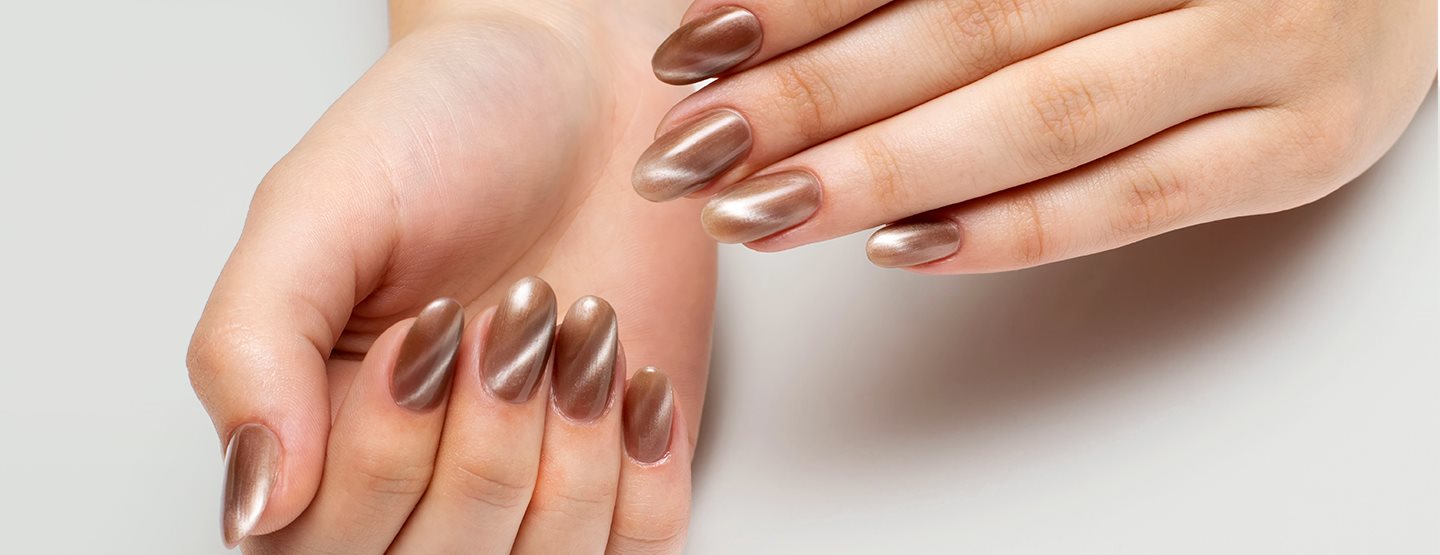 Cat Eye efekt: Jarní trend v manikúře