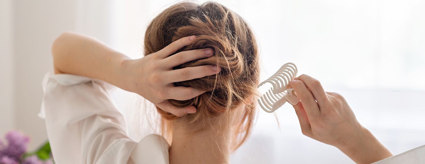 Trendy účesy se skřipci: Představujeme 6 nejkrásnějších stylů, které můžete vyzkoušet
