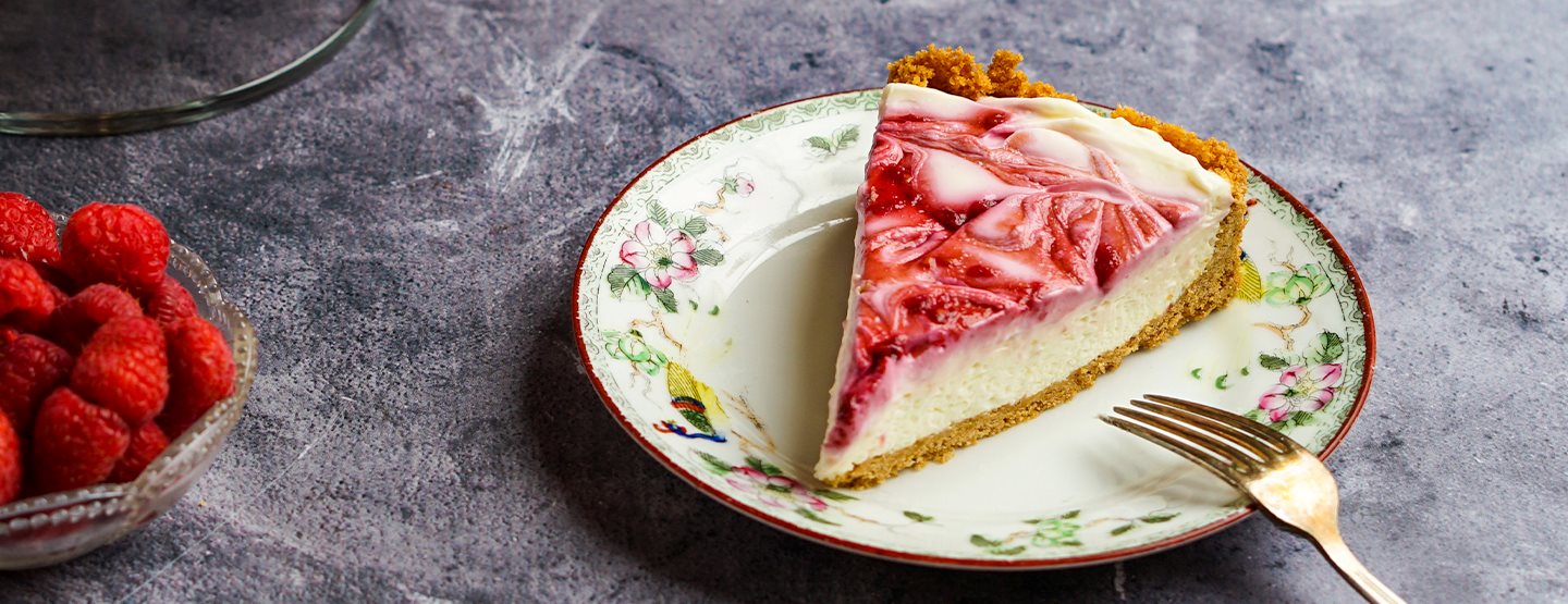 Malinový swirl cheesecake: Jednoduchý recept na vláčný koláč