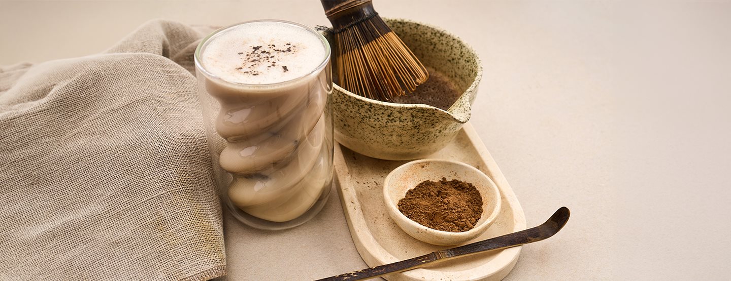 Hojicha latte: Jemná alternativa ke klasickému matcha latte