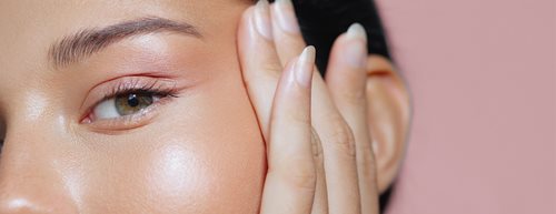 Frosted Glam: Jak si vytvořit elegantní zimní look s chladnými pastelovými barvami