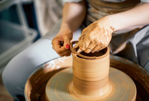Keramika: Zklidnění u hrnčířského kruhu